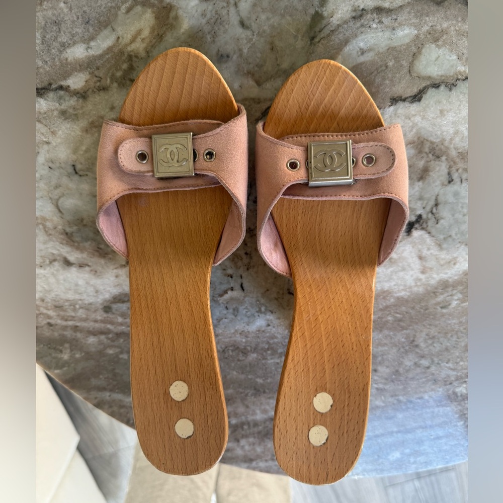 Chanel Cruise 2005 vintage mules pink suede with Chanel logo buckle wooden 6 - Picture 3 of 15
